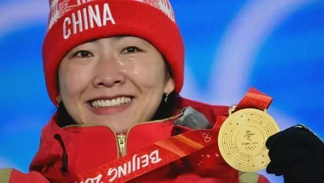 奥运冠军徐梦桃大婚！手戴金镯显贵气，央视贺喜，吴宣仪等祝福休闲区蓝鸢梦想 - Www.slyday.coM