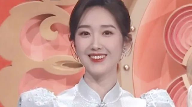 王嘉宁首登春晚获认可!被誉为撒贝宁接班人,人生像坐火箭一样开挂|央视|王嘉宁|撒贝宁_新浪新闻