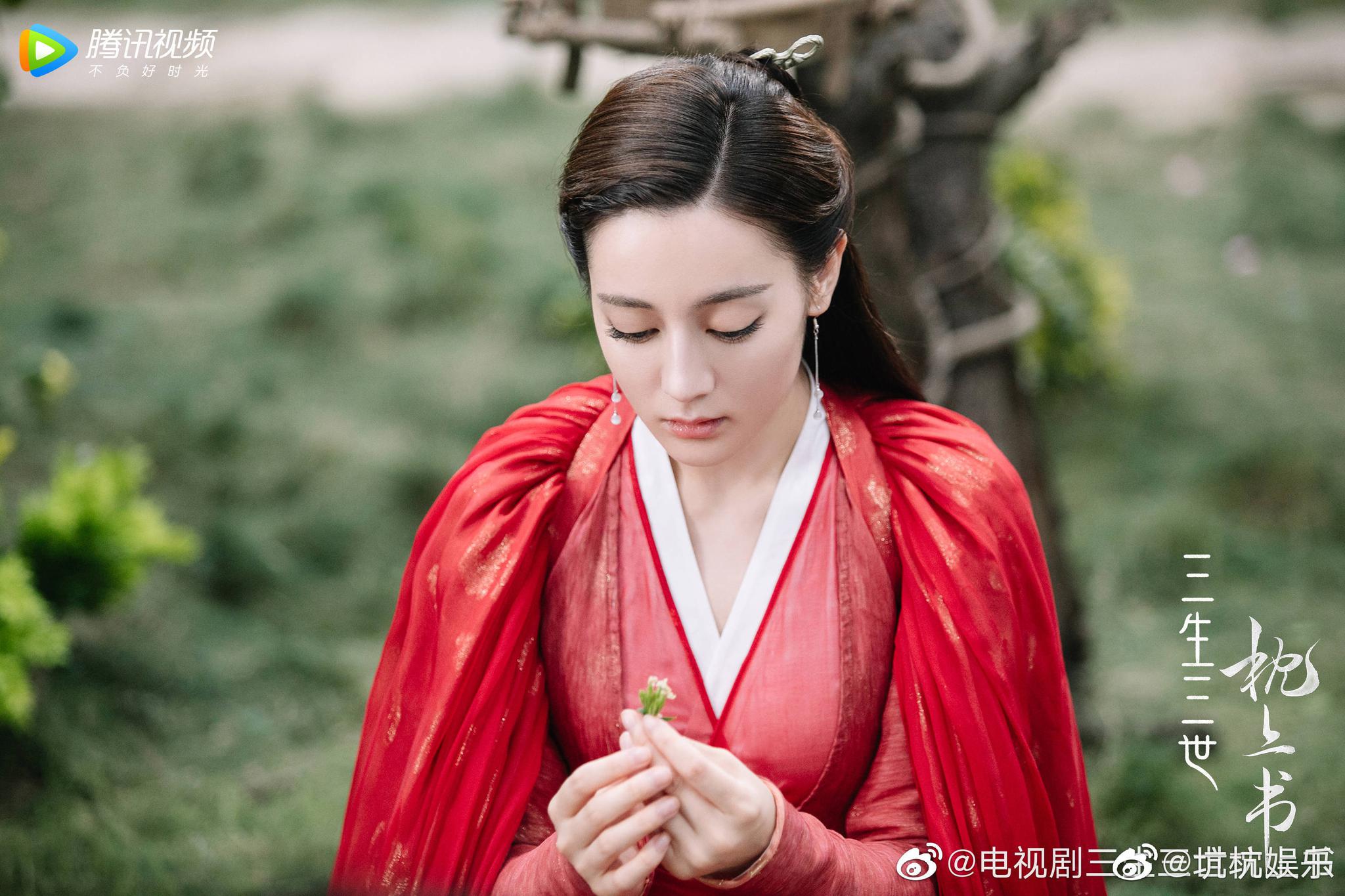 当然是热巴小姐姐@dear-迪丽热巴 在《三生三世枕上书》里饰演的白凤