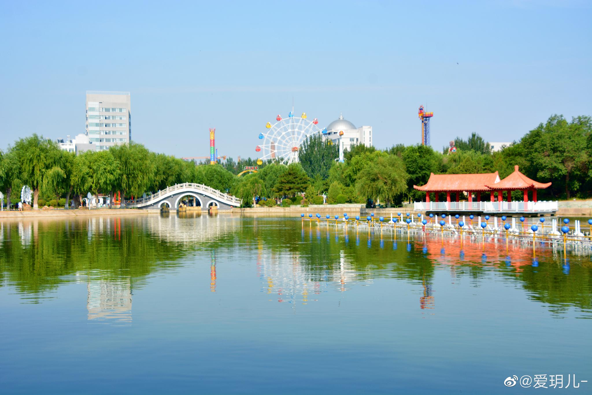 盛夏时节的通辽市西拉木伦公园人工湖马头琴雕塑_高清图集_新浪网