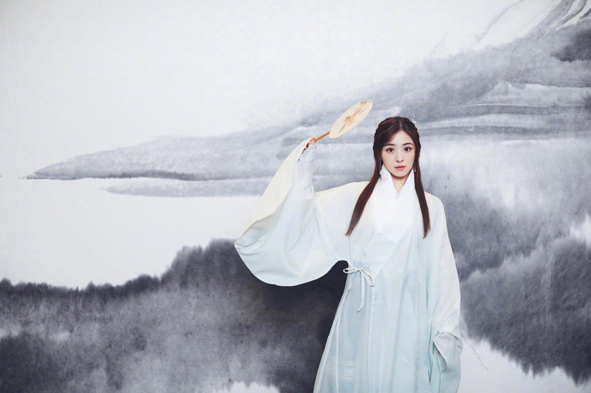 张含韵这套汉服造型非常可以了,好适合古装