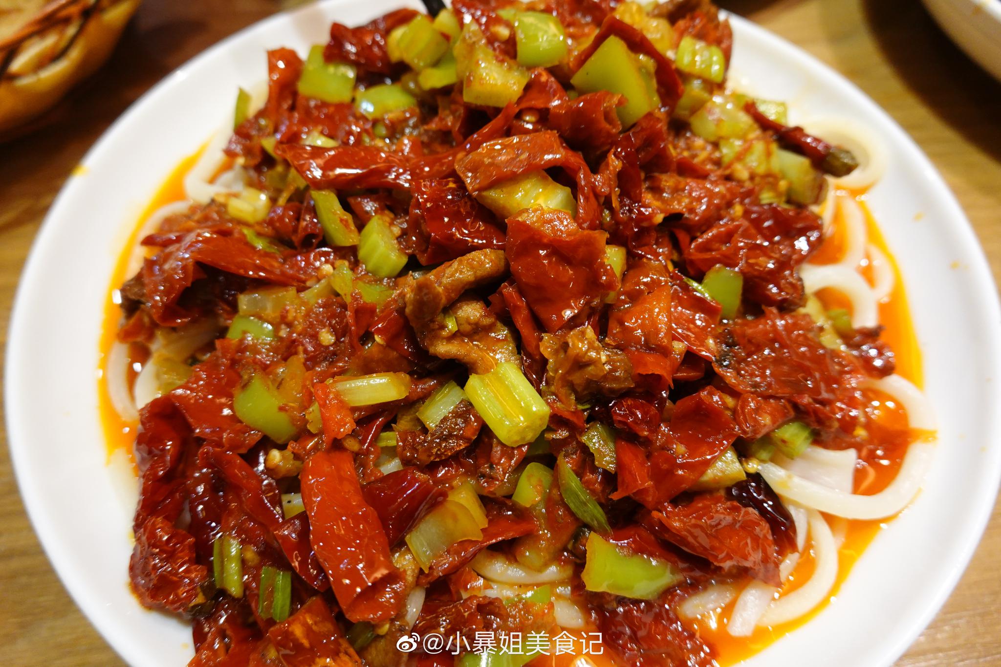 阿拉木汗山大路店一直不开业我真的太想吃辣皮子拌面了