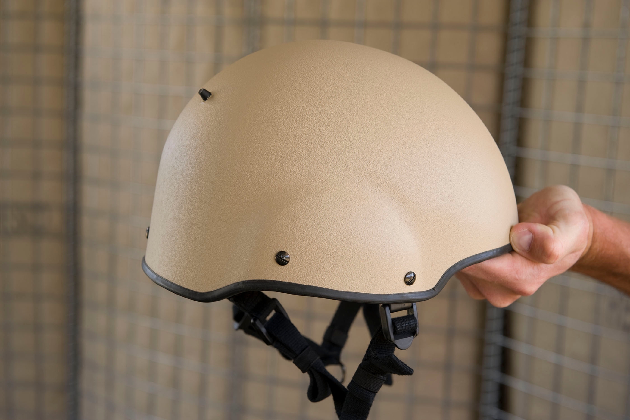 英国人除了援助给乌克兰老的mk6a头盔外(前黑)……__财经头条