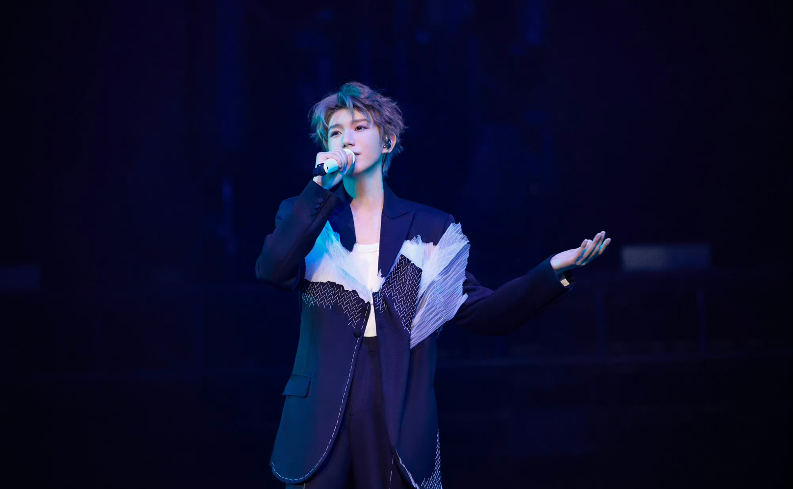 时代少年团祝王源演唱会圆满成功祝王源师兄客厅狂欢巡回演唱会演出