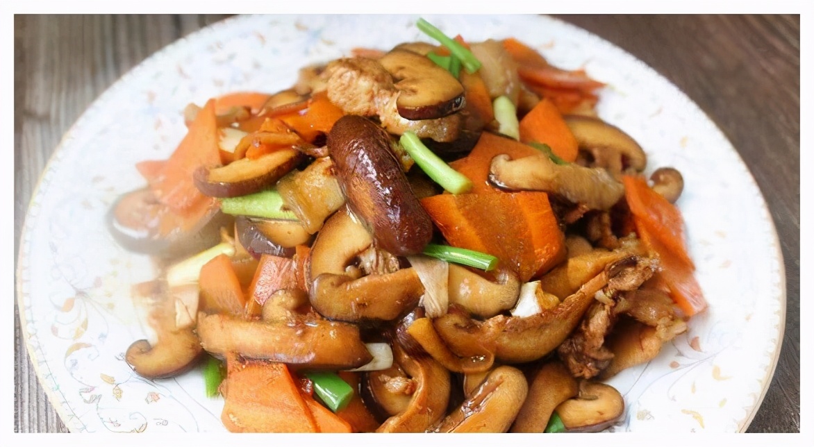 家常小炒:胡萝卜香菇炒肉,营养均衡制作简单,下饭又快手
