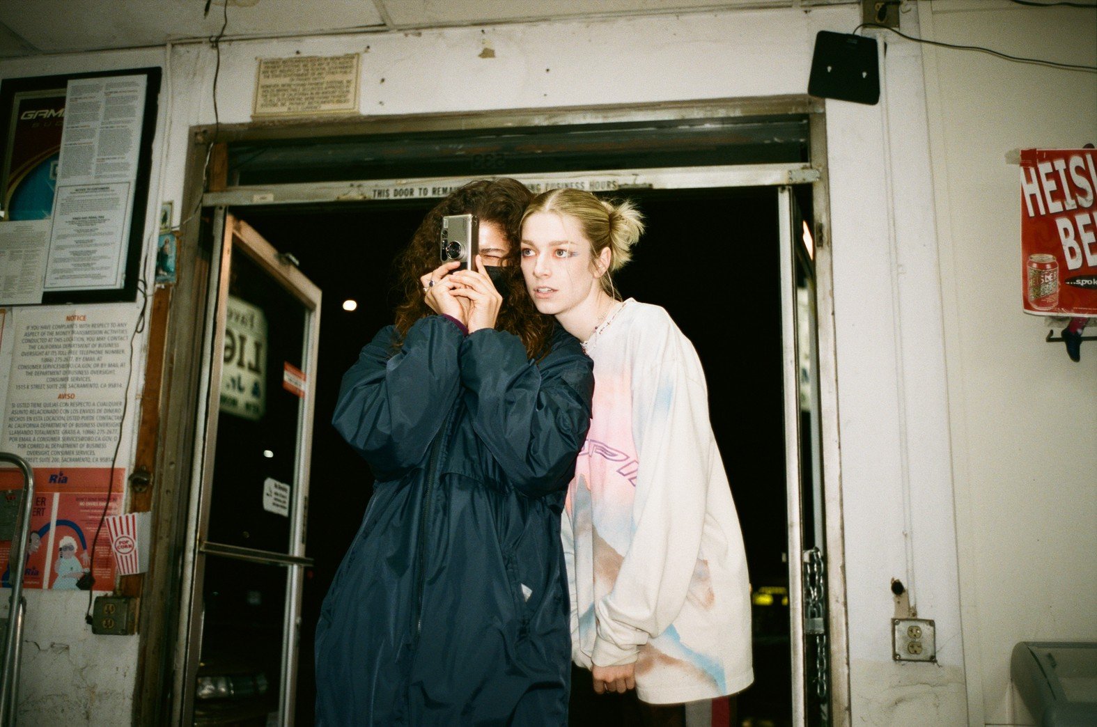 摄影师eddychen为亢奋所拍摄的幕后花絮