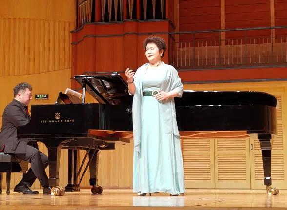 民族流行美声新乡旅意女中音歌唱家张荣英独唱音乐会在郑州举行