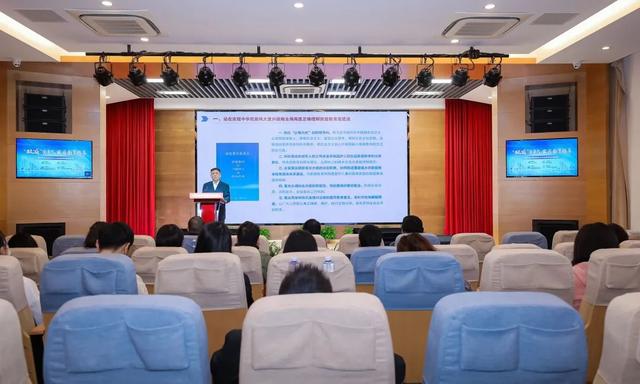 「关注」父母带娃要依法，家长学校来普法休闲区蓝鸢梦想 - Www.slyday.coM