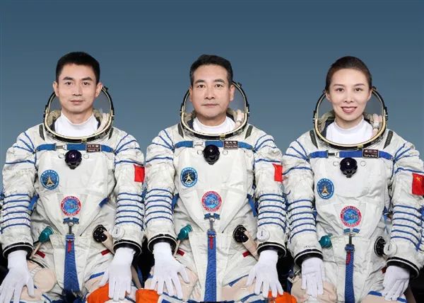 太空出差半年的神舟十三号三人组回家啦！航天六院金牌动力全程护航休闲区蓝鸢梦想 - Www.slyday.coM