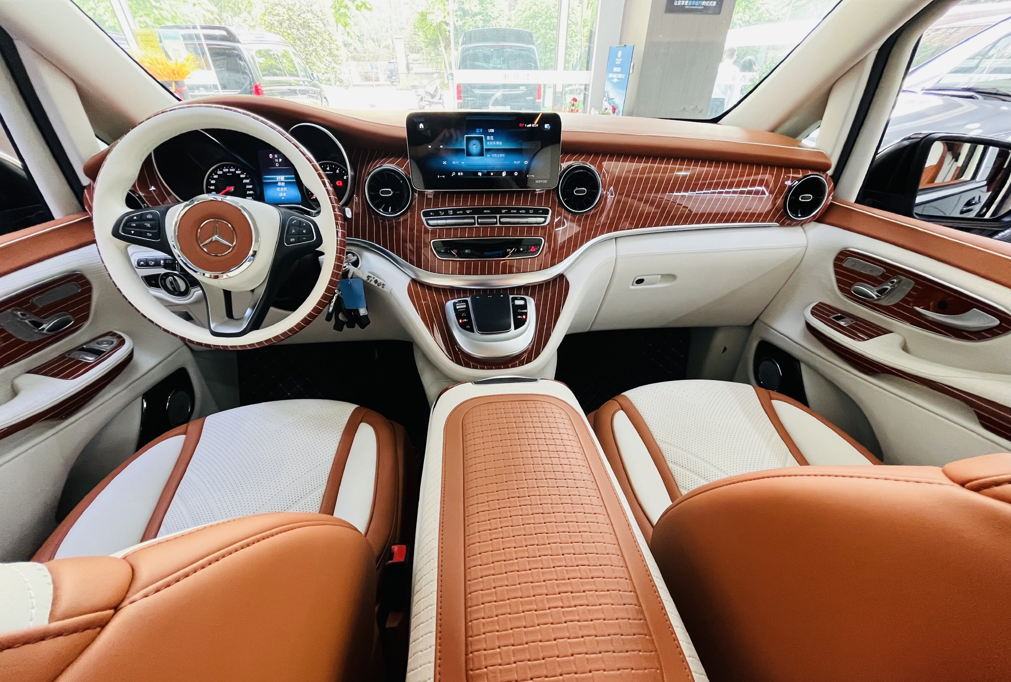 星影奔驰商务车全新上线打开你的商务之旅mpv头牌是他