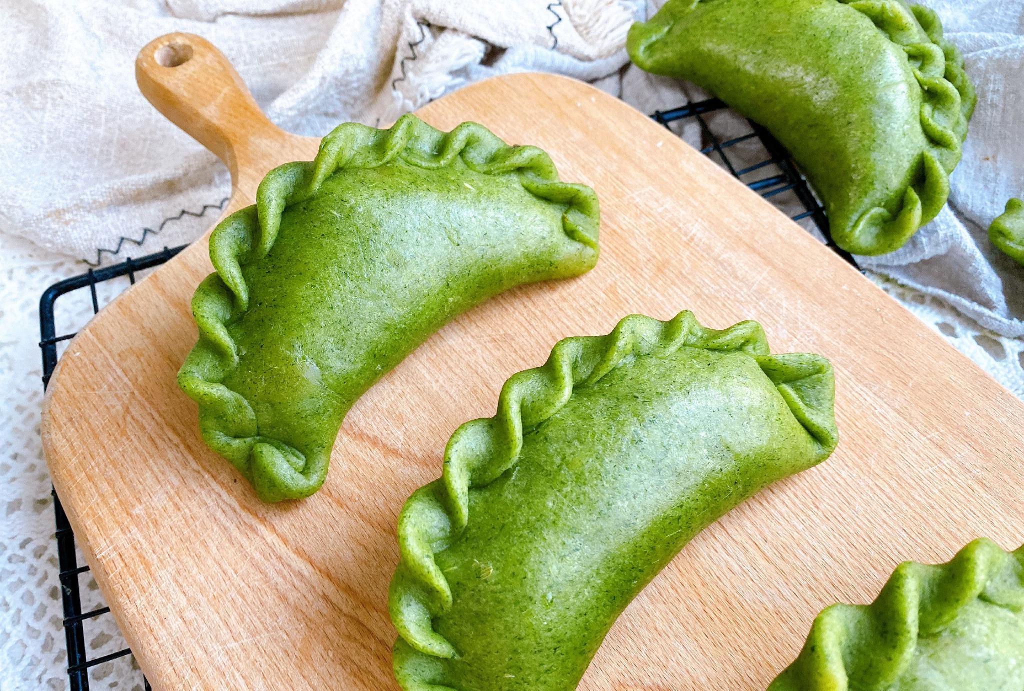 江浙传统美味清明粿,做好就能直接吃,颜色翠绿不发黑,软糯弹牙|鼠曲草