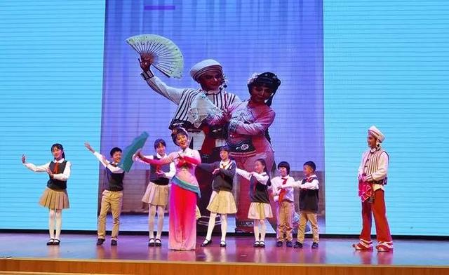 昆明城市ip推荐官赵文杰走进校园传承花灯