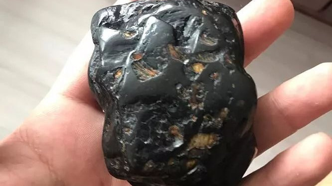你知道煤精是什么吗?|煤精|光泽|条痕|工艺品|黑玻璃_新浪新闻