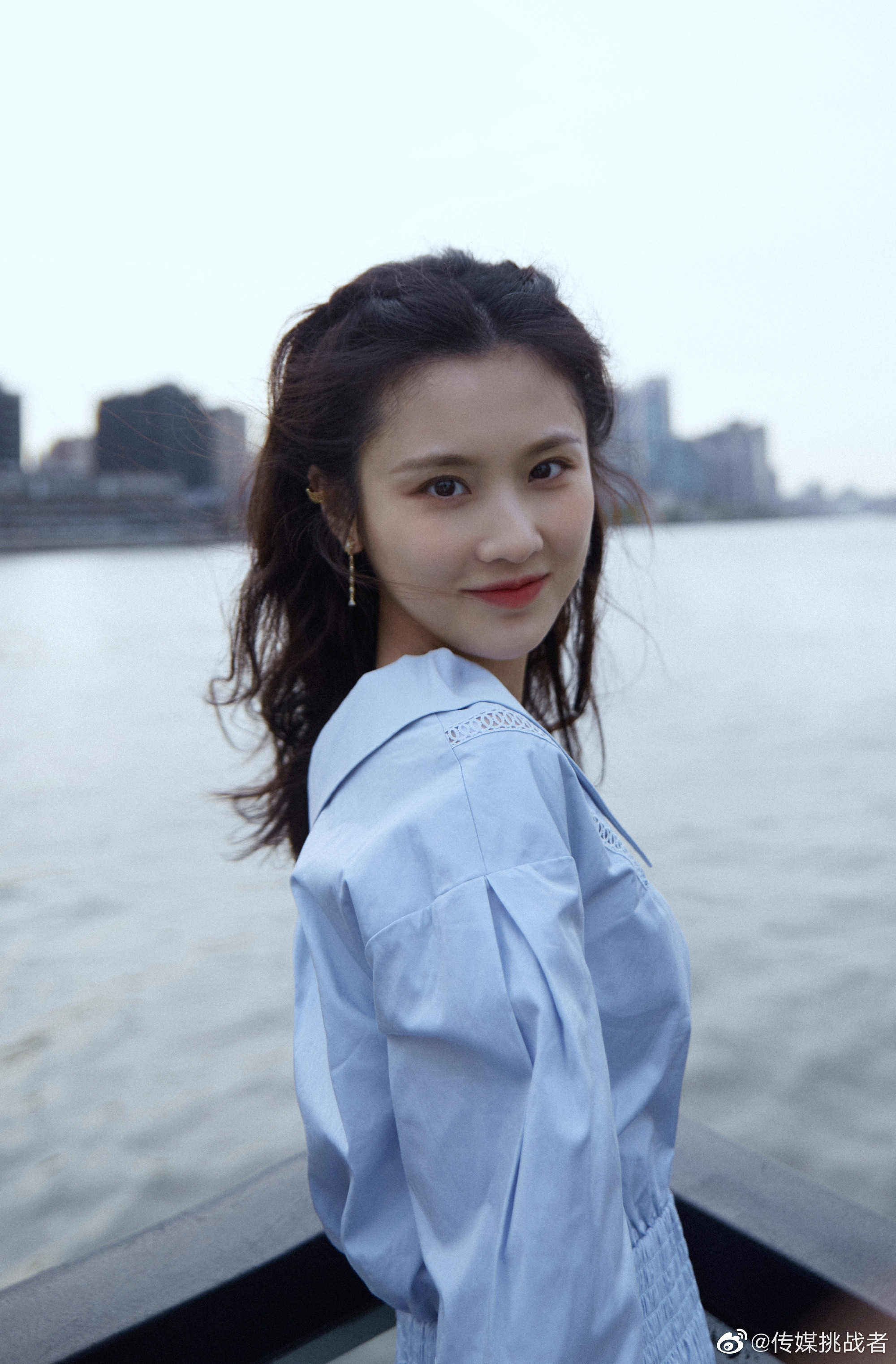 这就不得不期待一下张慧雯小姐姐了……__财经头条