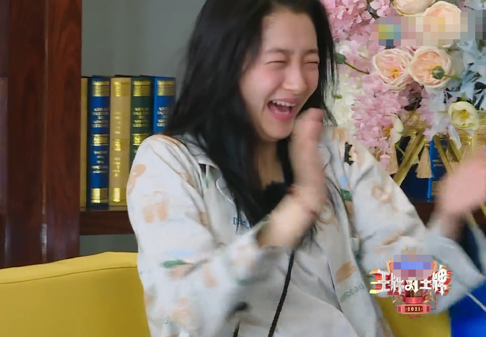 王牌关晓彤素颜出镜大笑失去表情管理真实模样太素人