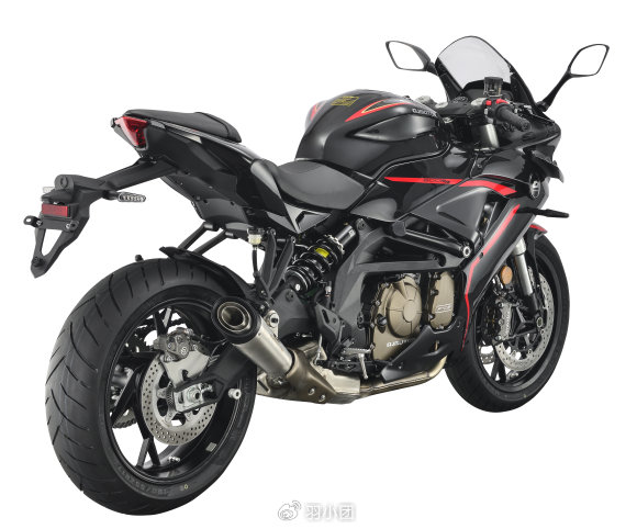 摩托市场的极致内卷不到4w的四缸车型qjmotor赛600亮剑版