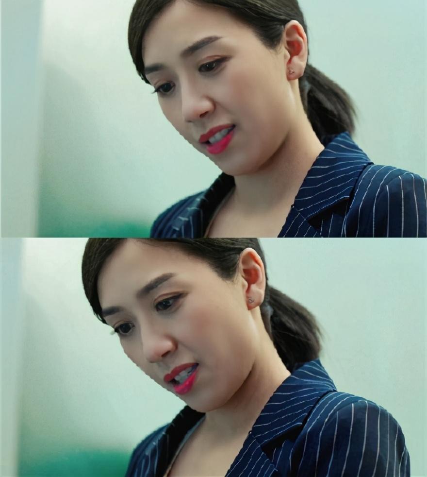 蔡思贝饰演的女卧底阿兜应该算是第三部的女主角了吧,一直穿着短裤跳