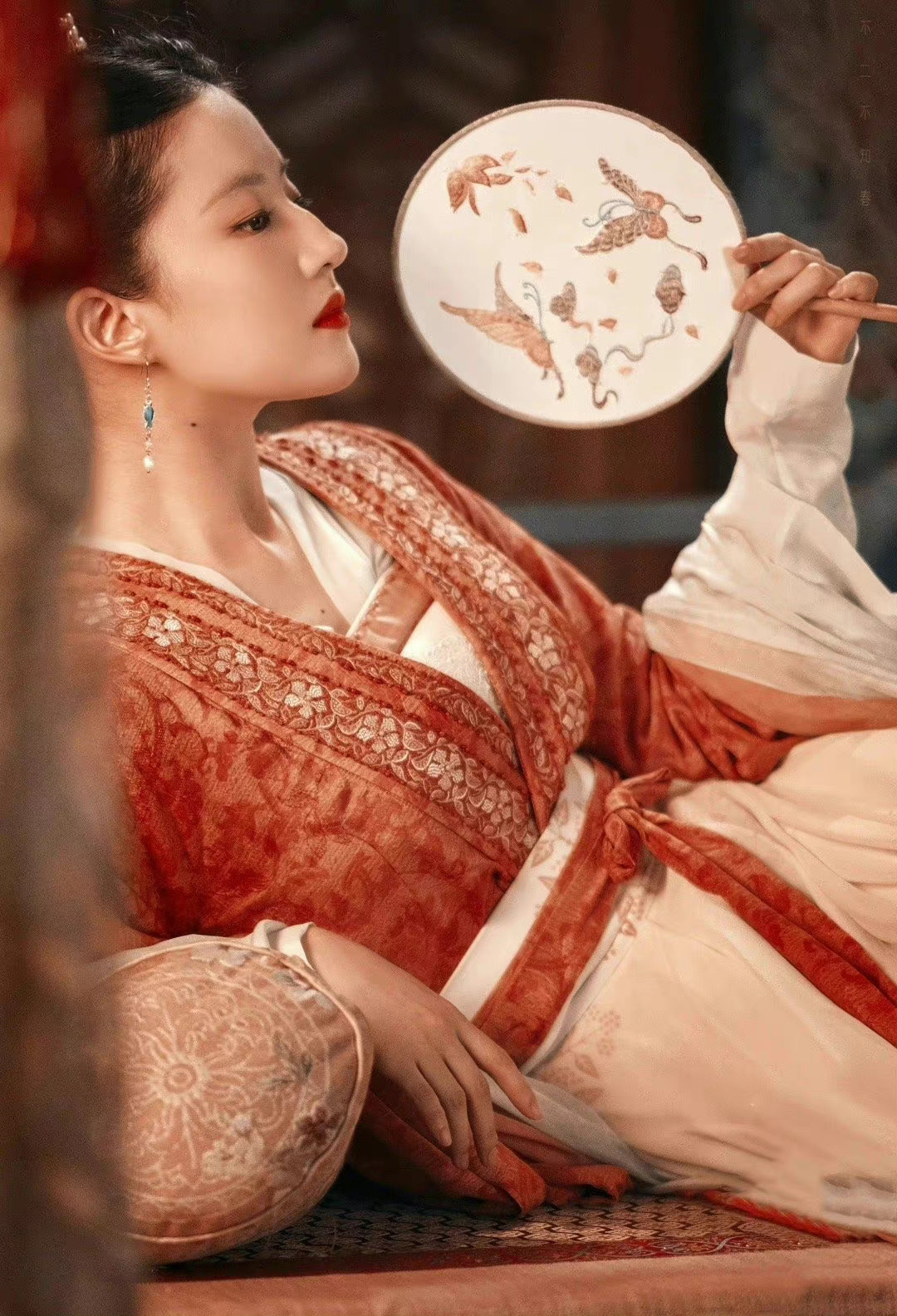 刘亦菲|赵盼儿的美貌 cr logo