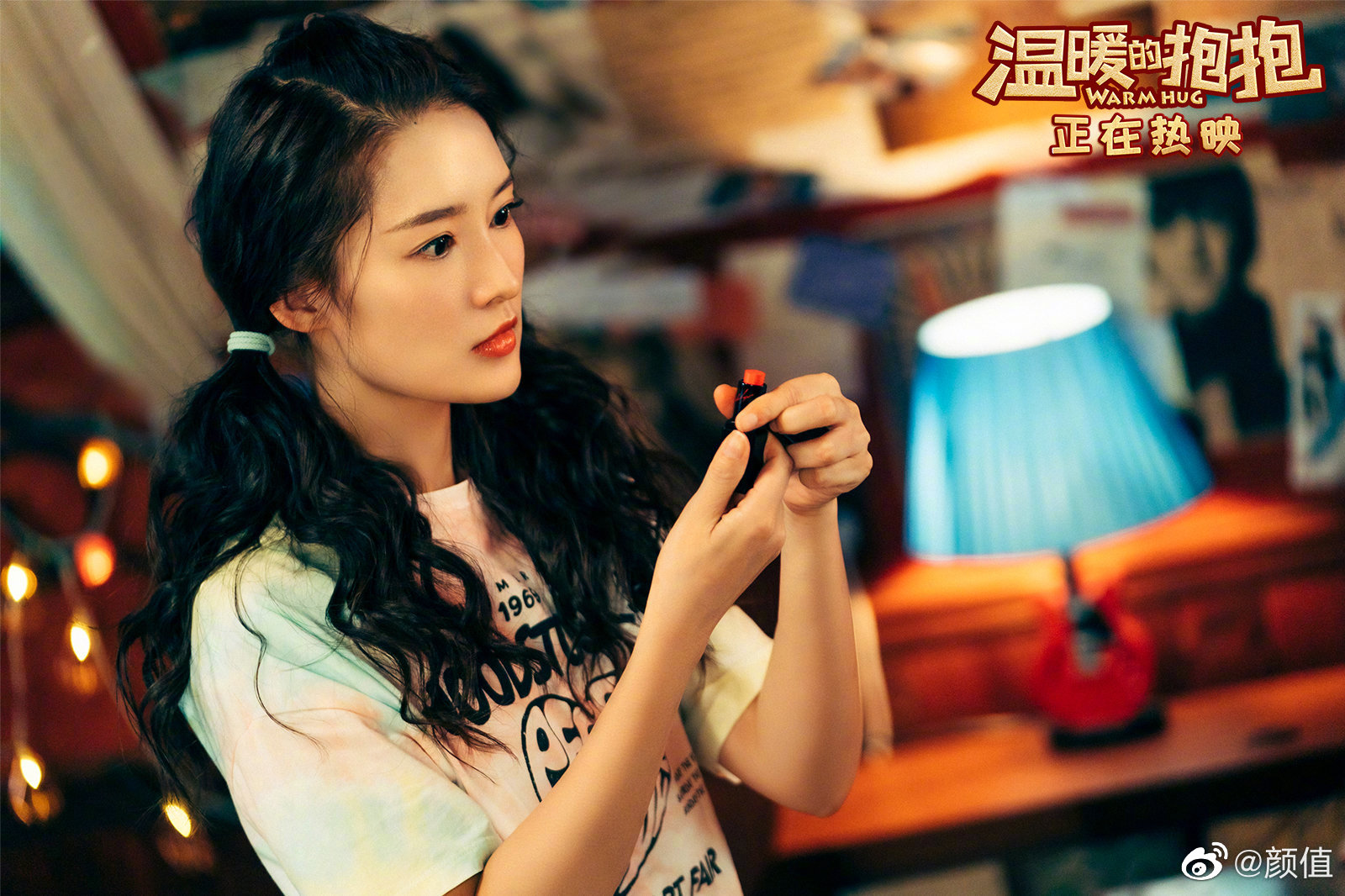 李沁《温暖的抱抱》中演唱的新歌《小偷》mv今日释出