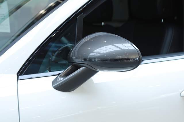 保时捷macant到店实拍搭载专属设计比入门版macan更运动