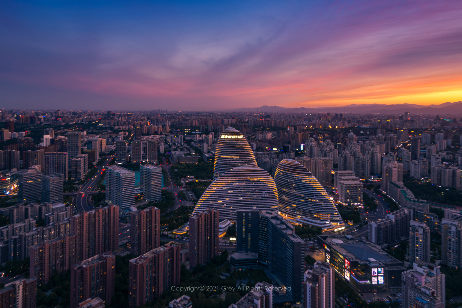 推荐摄影师:@庄言grey   0   夏天就要短袖搭毛线背心,反季节.