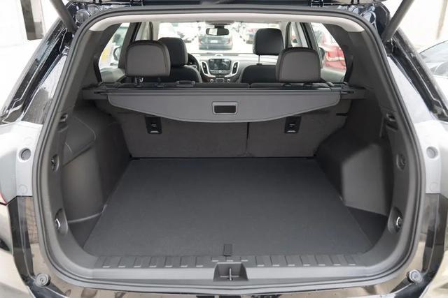 20万级“动力豪横+高性价比”SUV之选：福特锐际对比雪佛兰探界者