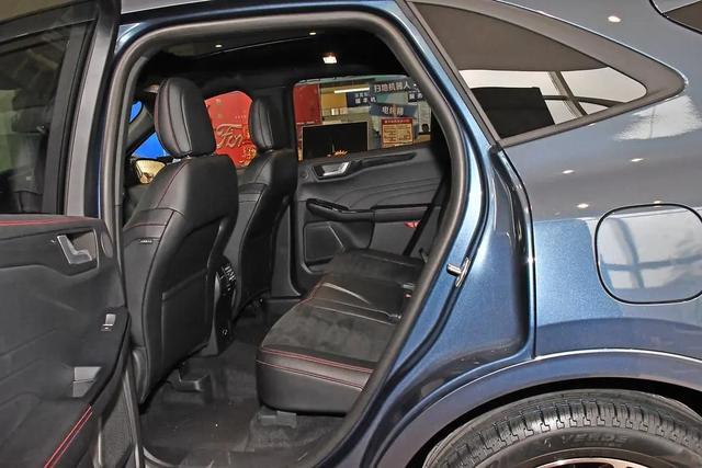 20万级“动力豪横+高性价比”SUV之选：福特锐际对比雪佛兰探界者