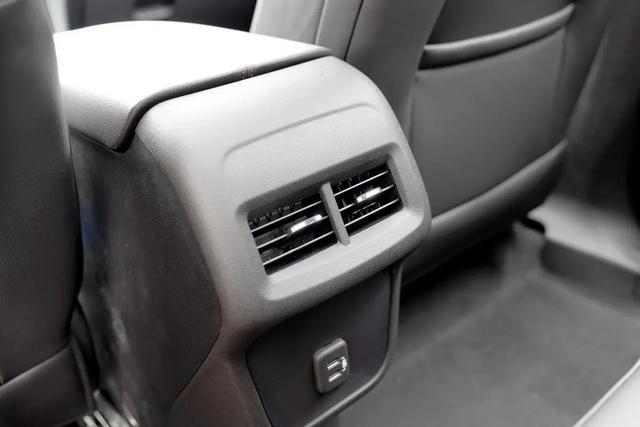 20万级“动力豪横+高性价比”SUV之选：福特锐际对比雪佛兰探界者