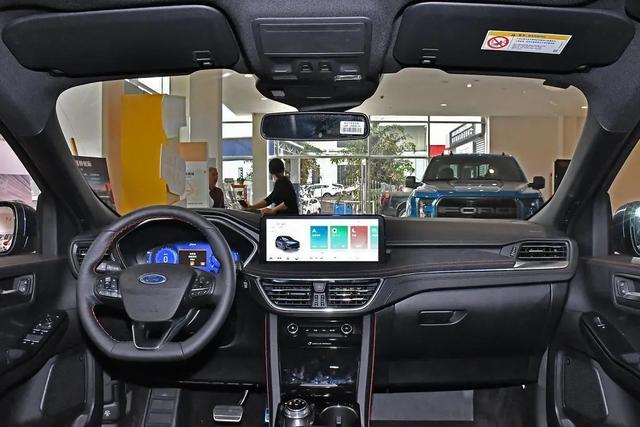 20万级“动力豪横+高性价比”SUV之选：福特锐际对比雪佛兰探界者