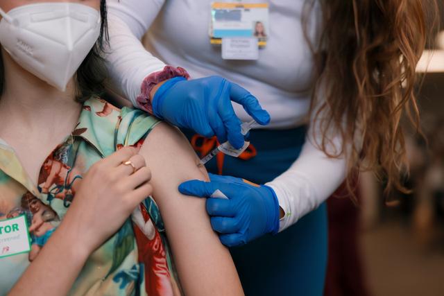 值得警惕！美国少数年轻人接种后患心肌炎，美CDC点名两款新冠疫苗休闲区蓝鸢梦想 - Www.slyday.coM