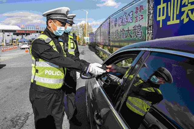 原创 节日我在岗｜高速口，交警“吃面”为祖国庆生休闲区蓝鸢梦想 - Www.slyday.coM