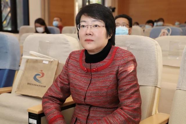 「关注」父母带娃要依法，家长学校来普法休闲区蓝鸢梦想 - Www.slyday.coM