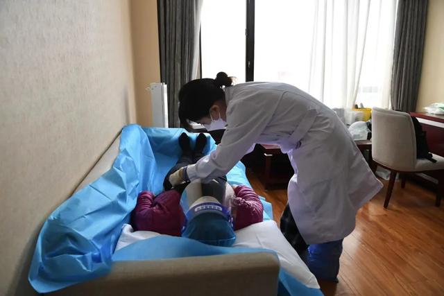 这位坐在轮椅上进行冬奥医疗保障的小姐姐一句话让人泪目……休闲区蓝鸢梦想 - Www.slyday.coM
