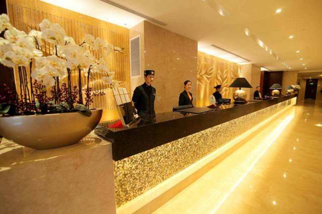 住酒店时记住3句话前台一听就知道你内行给你提供最优质服务