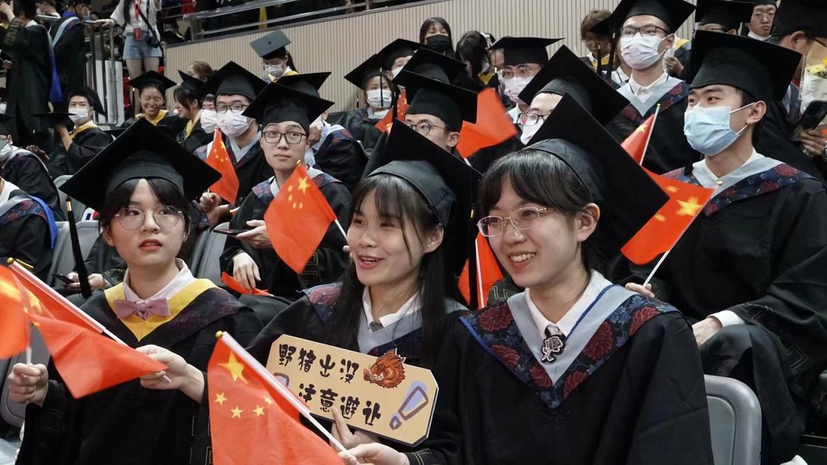 华中科技大学2022年毕业典礼集齐“星辰大海”休闲区蓝鸢梦想 - Www.slyday.coM 华中科技大学2022年毕业典礼集齐“星辰大海”休闲区蓝鸢梦想 - Www.slyday.coM