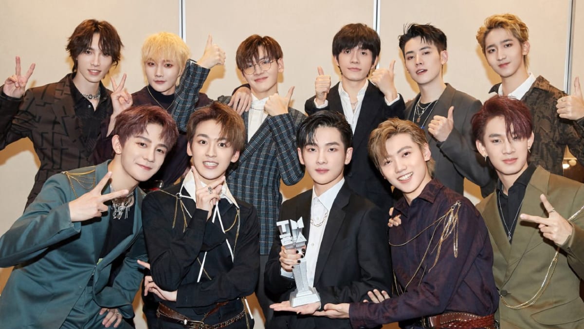 录综艺遇意外 男团r1se"颜值担当"右脸受伤!