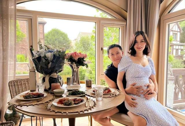 恭喜！韩庚卢靖姗官宣产女，首次曝光全家福，混血宝宝被赞发量多休闲区蓝鸢梦想 - Www.slyday.coM