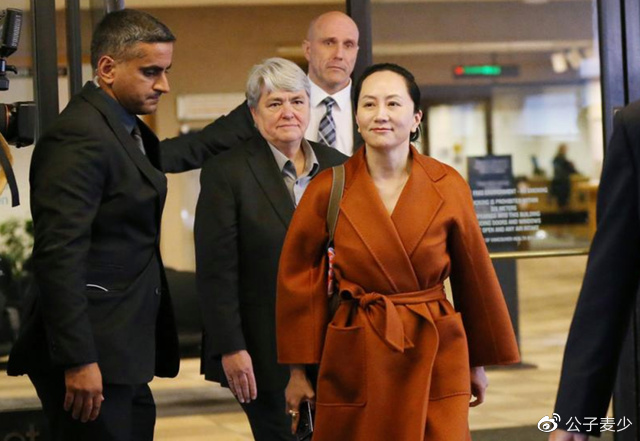 孟晚舟与网红罕合影!2段婚姻4个孩子,前夫成谜现任对她不离不弃__财经头条