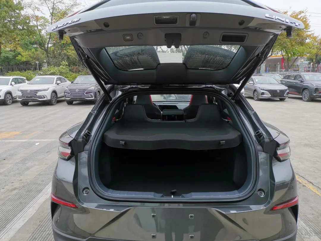 自主SUV中的极光，1.5T仅12万左右，吉利ICON/长安UNI-T怎么选