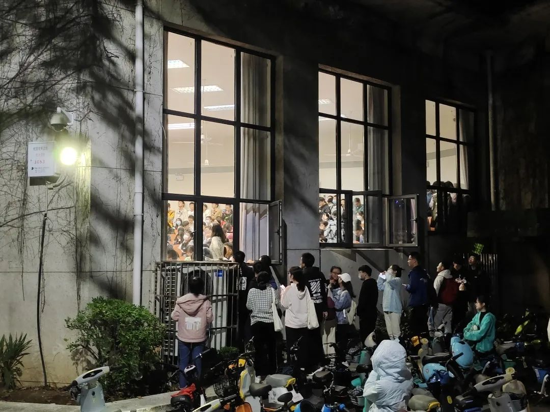 老师教你谈恋爱？​＠大学生，高校恋爱课你修过吗？｜调查休闲区蓝鸢梦想 - Www.slyday.coM