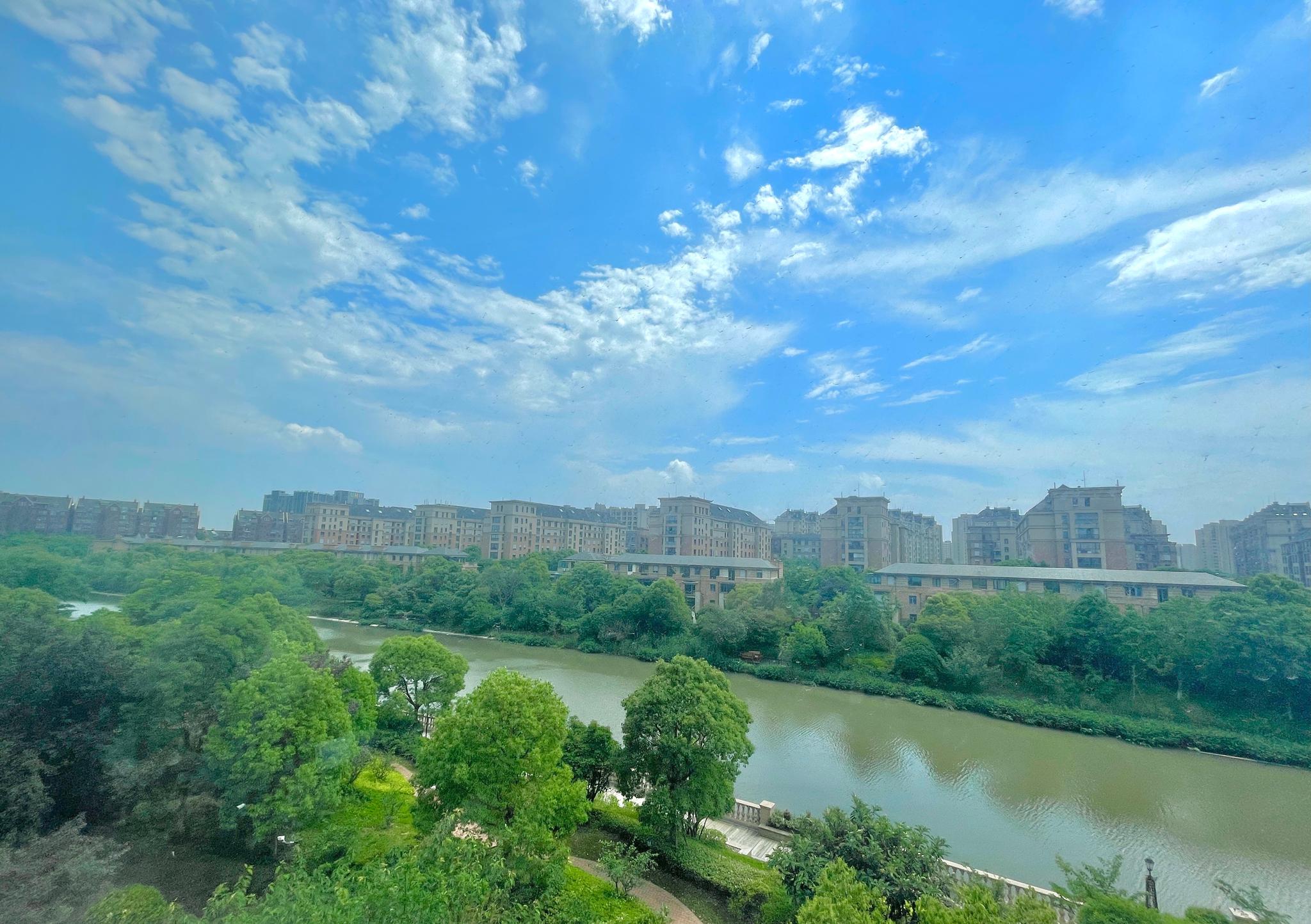 今天天气不错 挺风和日丽的!