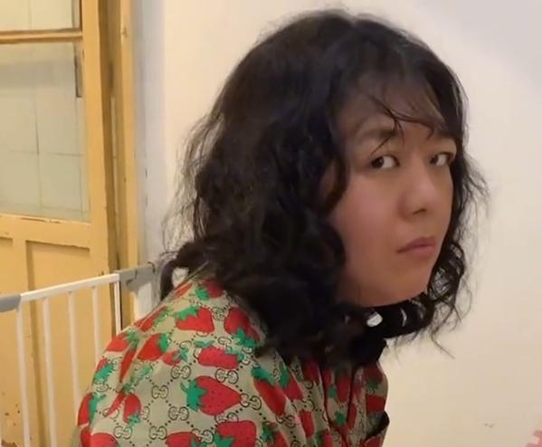 女子被误认孩子奶奶，为显年轻烫发减龄，丈夫：你成儿子太奶奶了休闲区蓝鸢梦想 - Www.slyday.coM