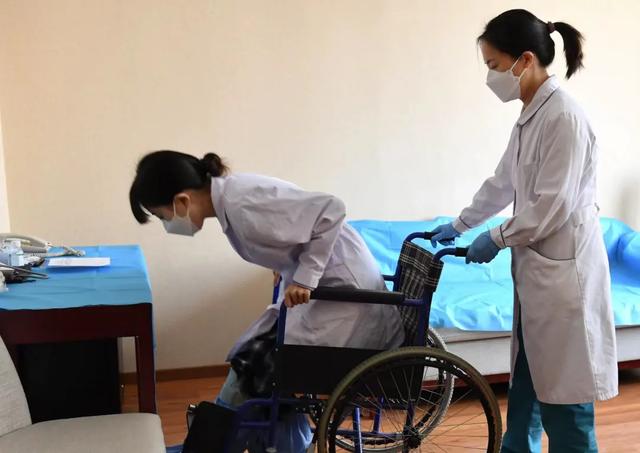 这位坐在轮椅上进行冬奥医疗保障的小姐姐一句话让人泪目……休闲区蓝鸢梦想 - Www.slyday.coM