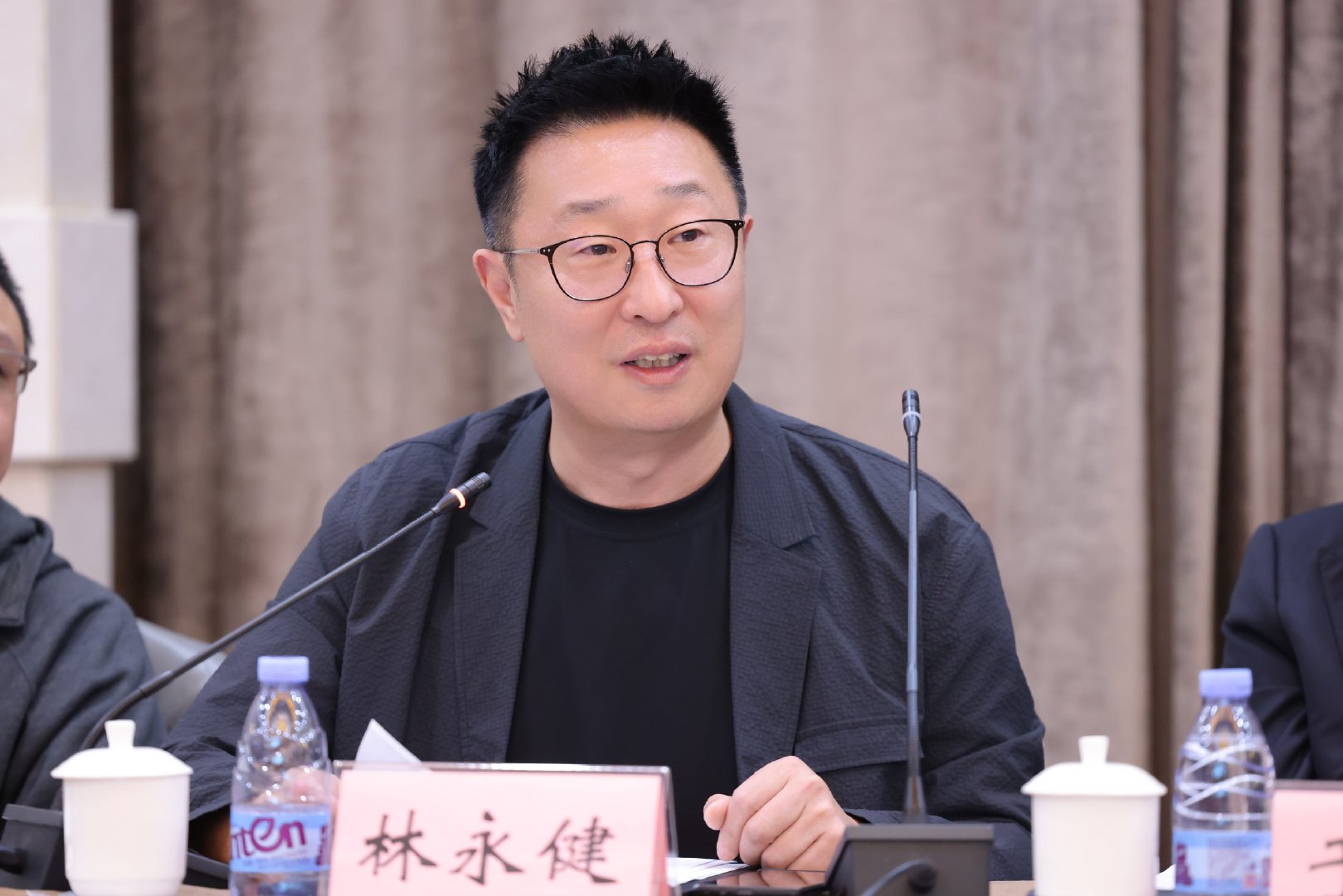 林永健参加剧版《三体》研讨会:扮演常伟思等于学习了一门新科学|三体|林永健|一门_新浪新闻