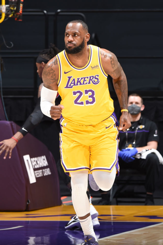 11295詹皇21811率6人上双湖人大胜鹈鹕迎五连胜