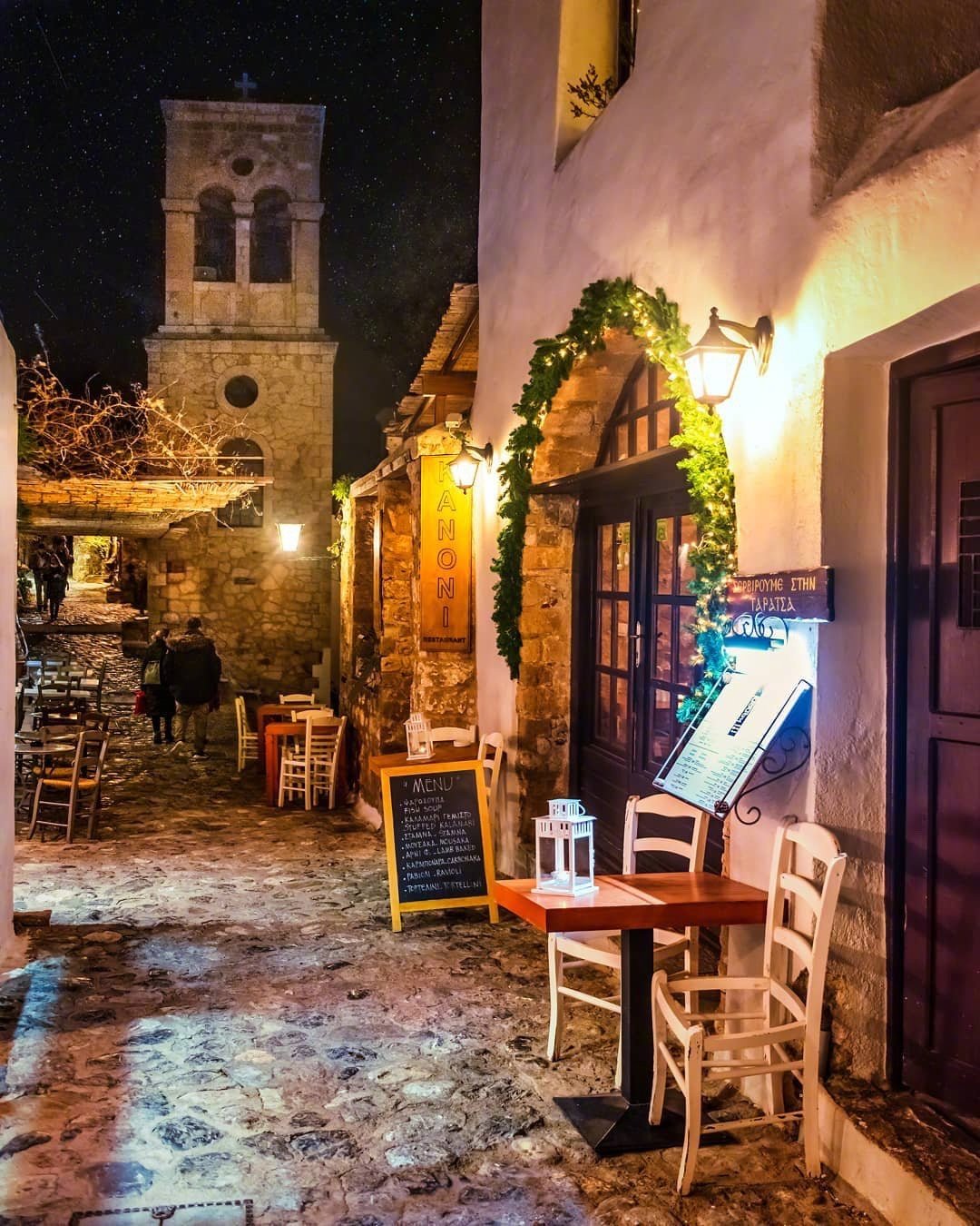 希腊米克诺斯小镇黄昏时分__财经头条