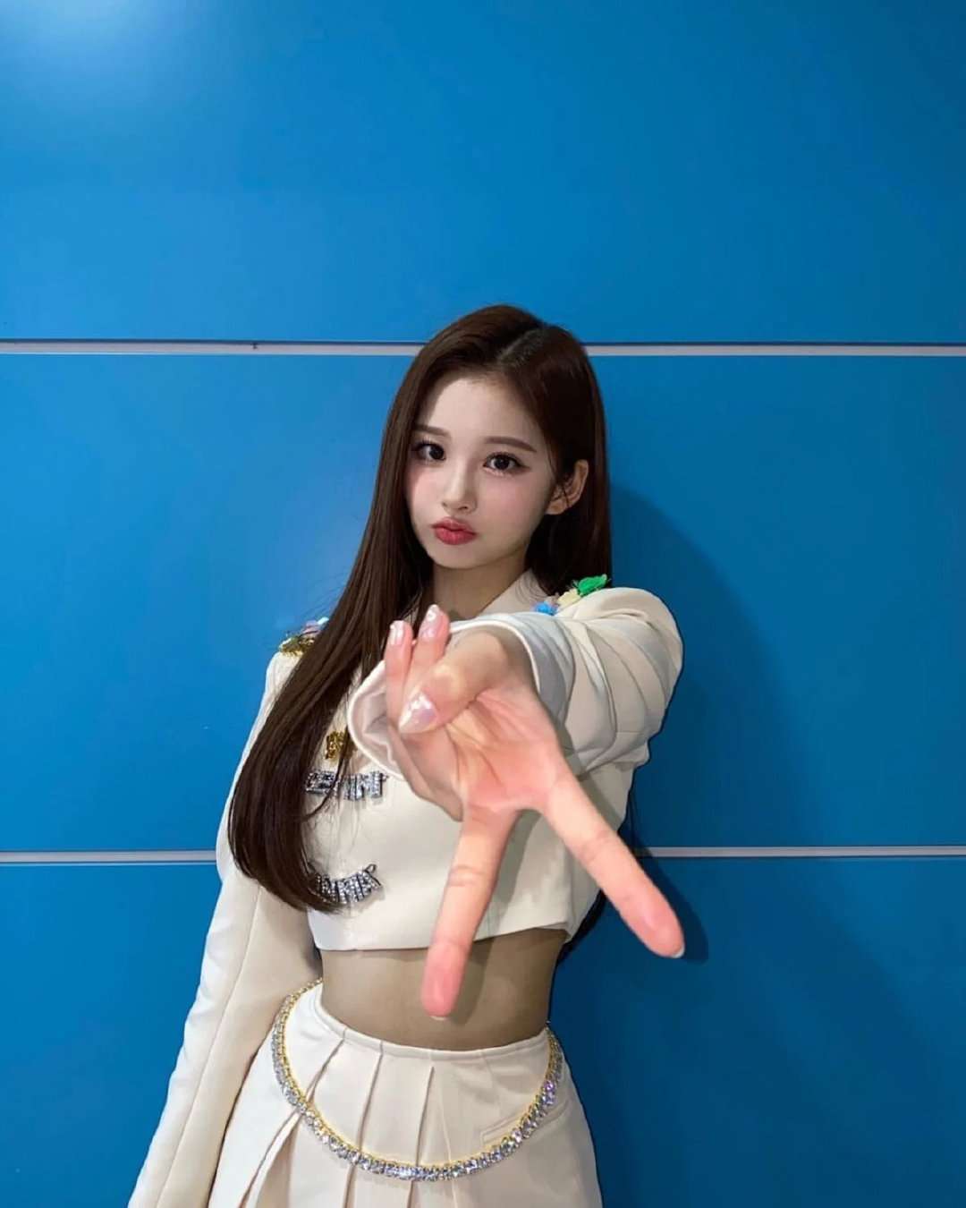 看看爱豆们做从日本传到韩国的gyaru peace拍照手势……__财经头条