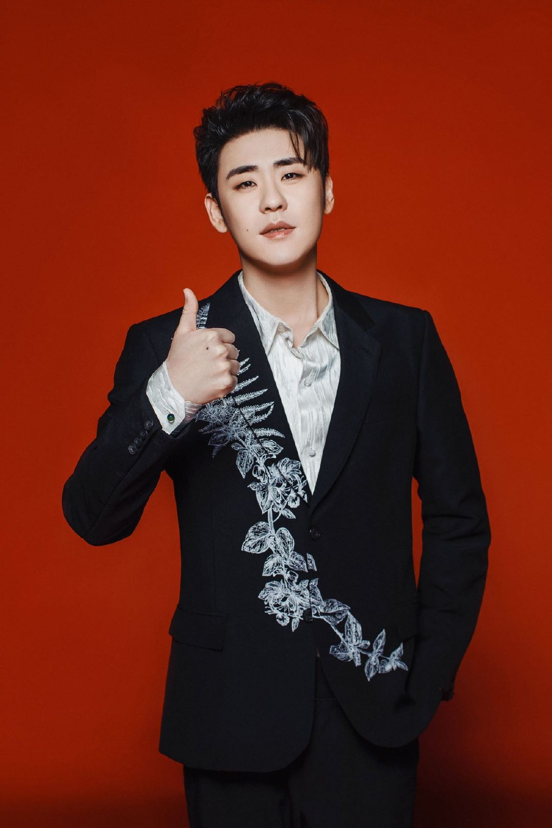 今天是相声演员歌手小辫儿张云雷的30岁生日