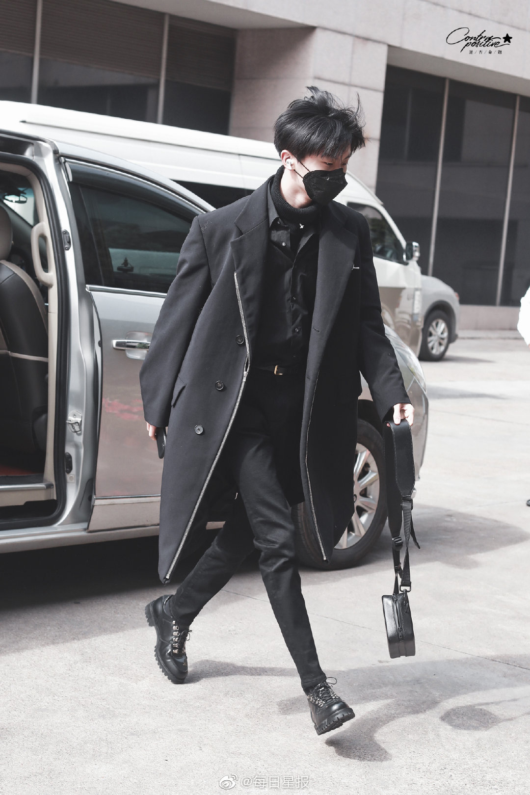 马嘉祺和风衣的适配度满分!有冬日氛围感男主的味道了__财经头条