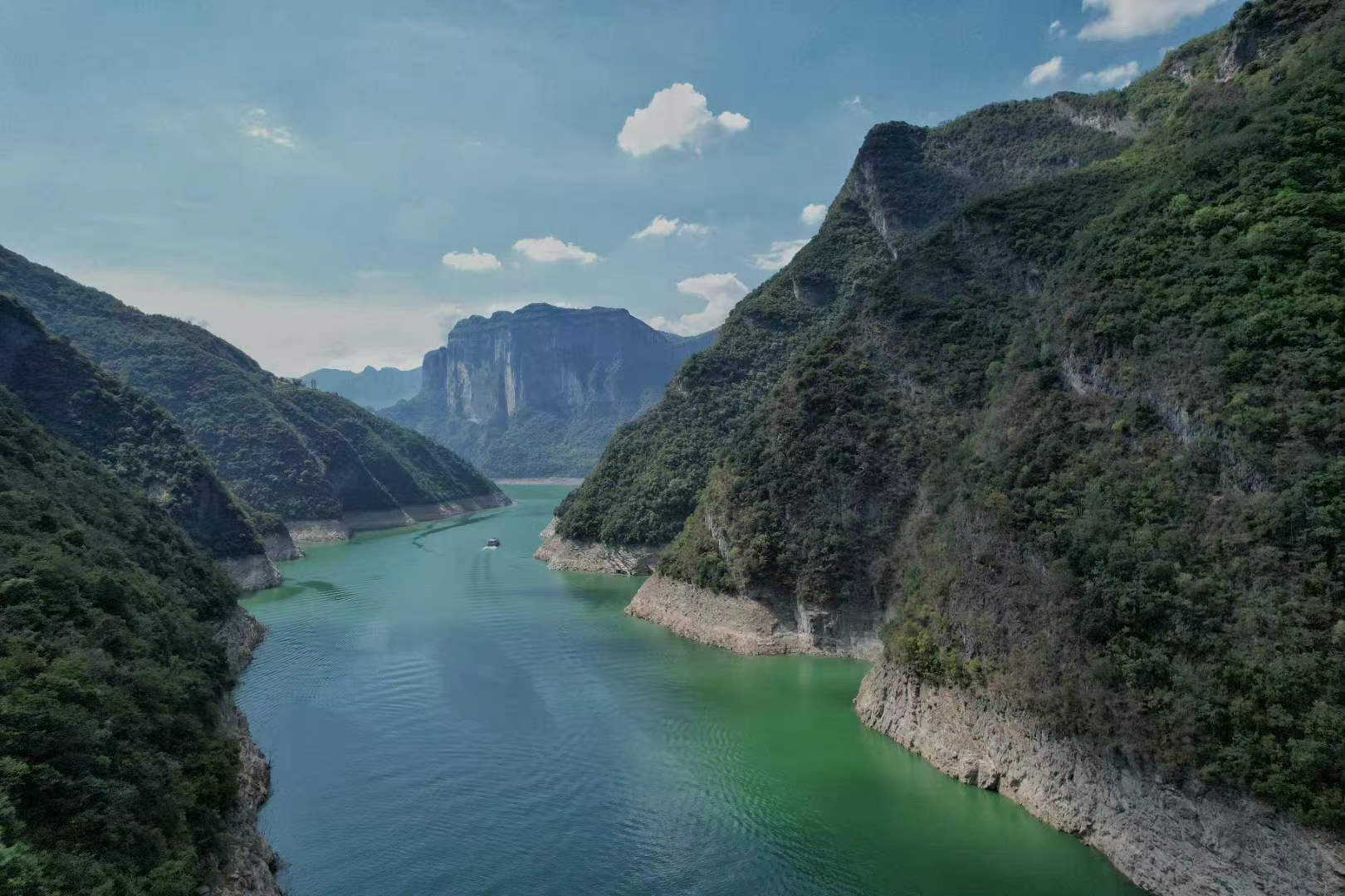 清江，土家族的母亲河，因“水色清明十丈，人见其清澄”而名……__财经头条